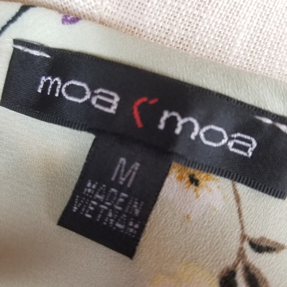 Romantic Pale Green Blouse - Picture 5 of 5